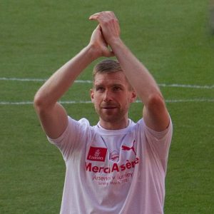 per-mertesacker-yoga